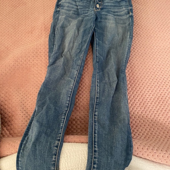 American Eagle High Waisted Jeans - Picture 2 of 4